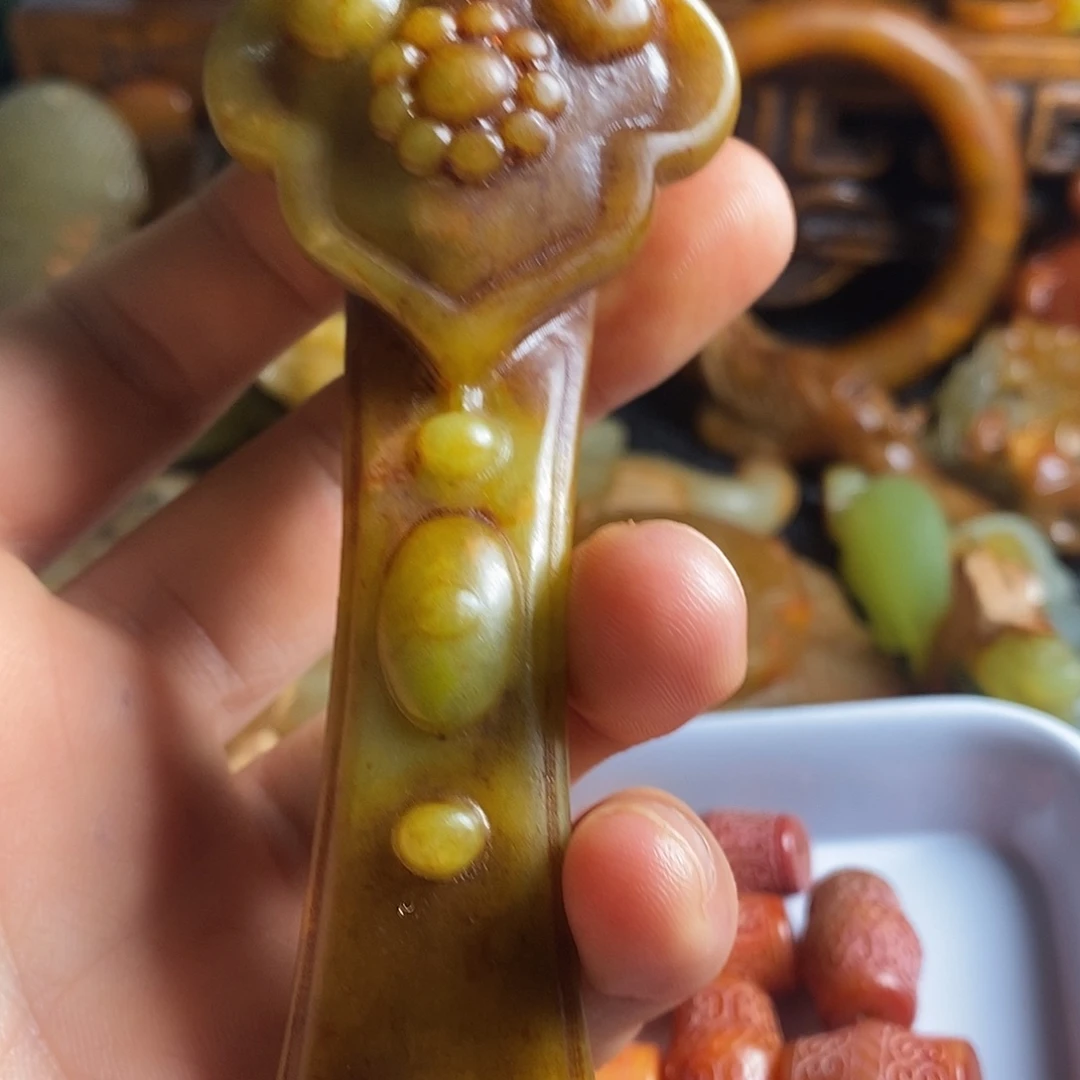 未镶嵌岫岩老玉（透闪石质玉）挂件