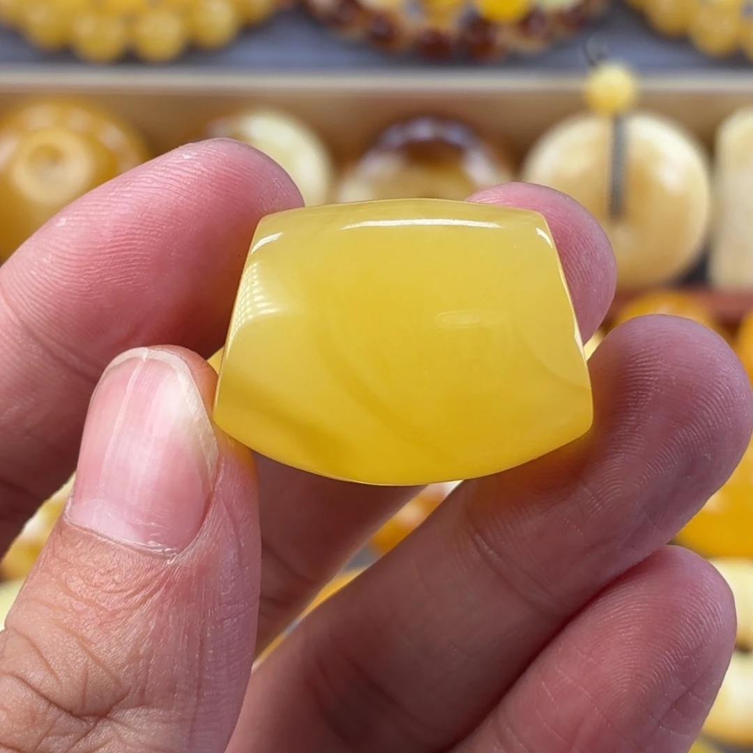 琥珀未镶嵌裸石马蹄