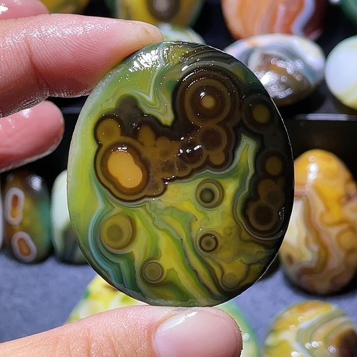 玛瑙/玉髓未镶嵌珠宝奇石