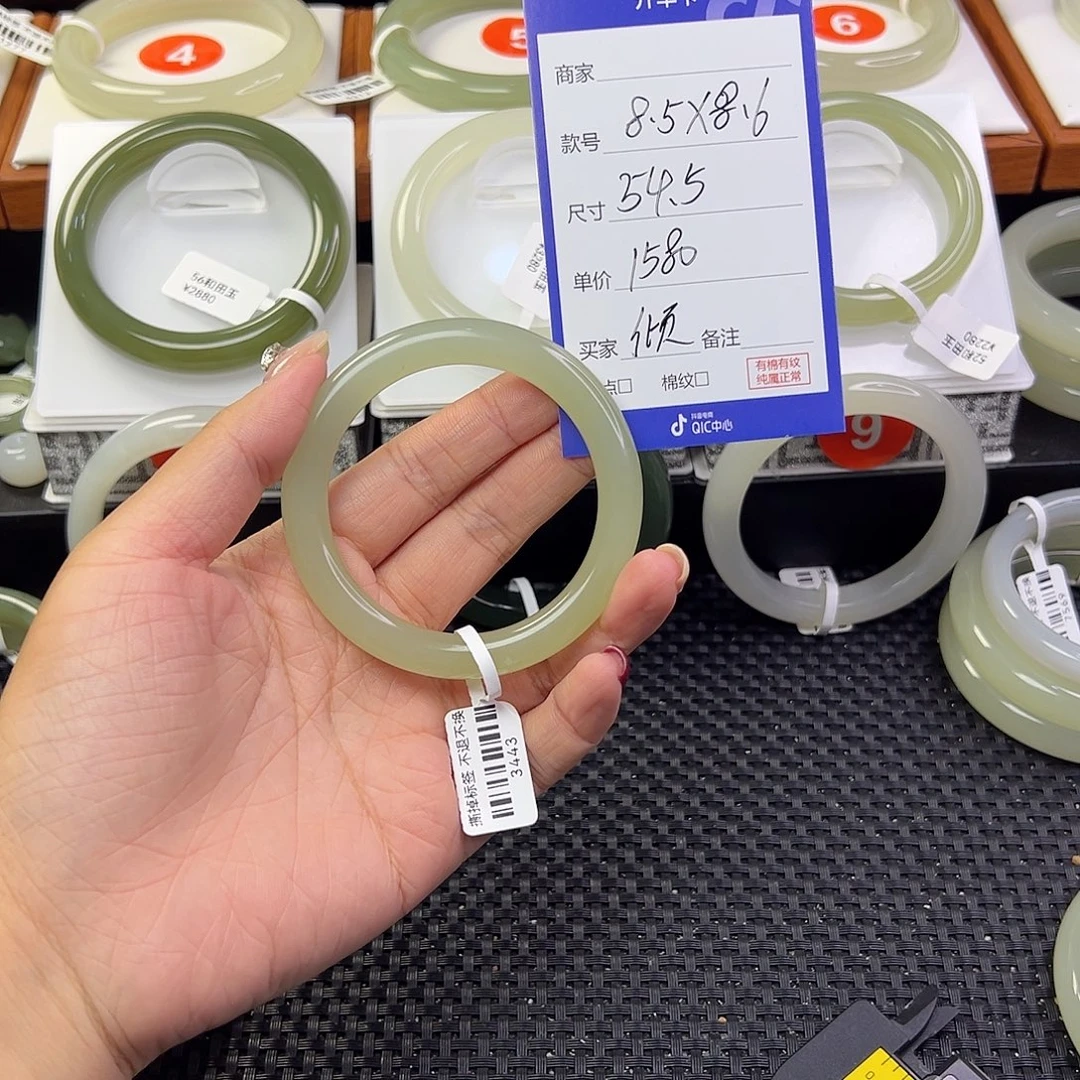 倾***梦未镶嵌手镯和田玉