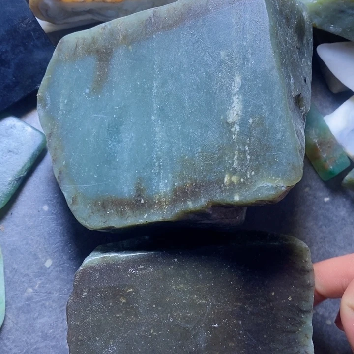 透闪石质玉挂件未镶嵌