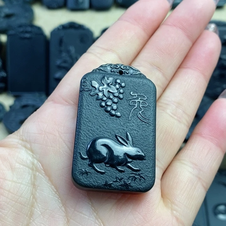 和田玉（青玉）颈饰未镶嵌双面雕刻