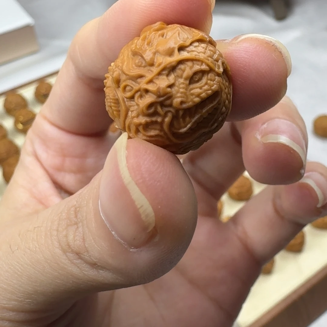 吊坠猴头核桃龙蛇之辩