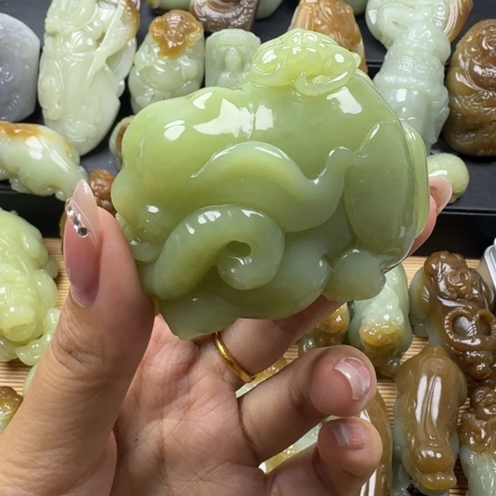 和田玉未镶嵌把件