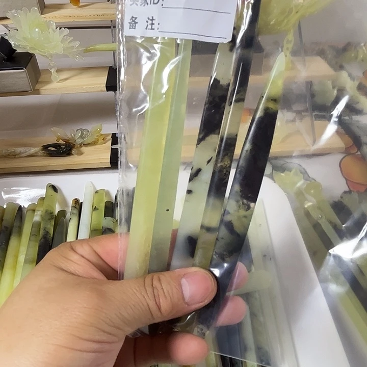 笑***扬蛇纹石玉未镶嵌发簪