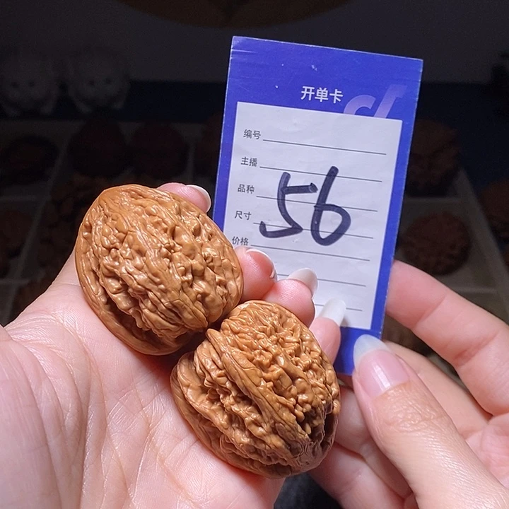 文玩核桃把件虎头王正版36左右