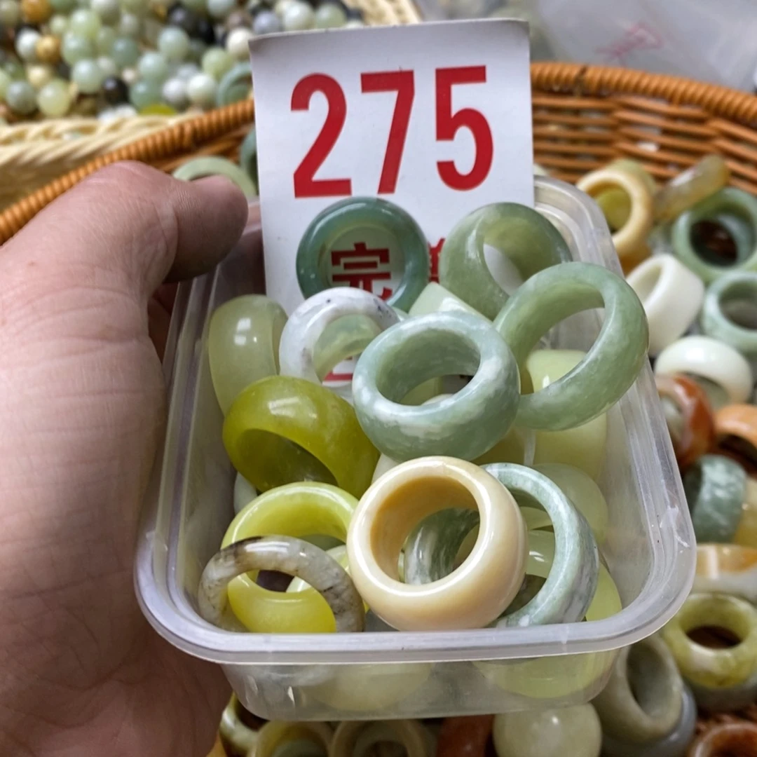 蛇纹石玉挂坠未镶嵌