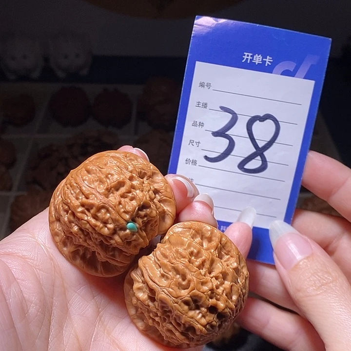 文玩核桃把件血41左右镶嵌