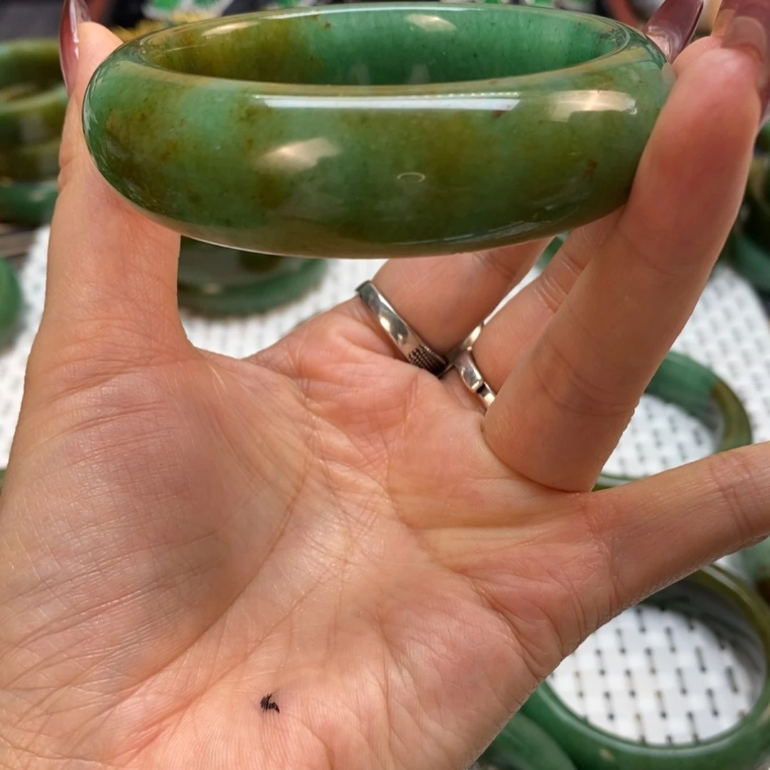 石英质玉未镶嵌手镯做****?