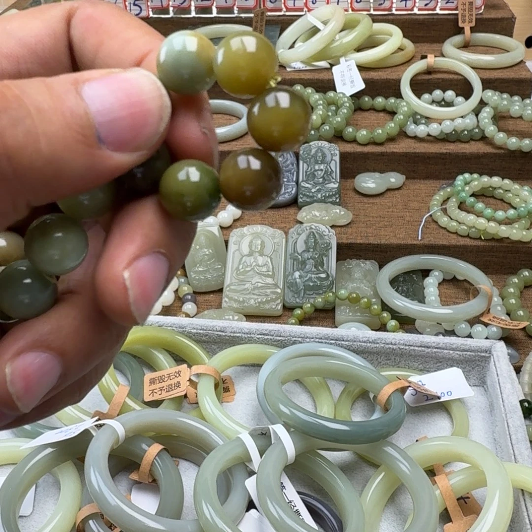 叶***子和田玉未镶嵌手链