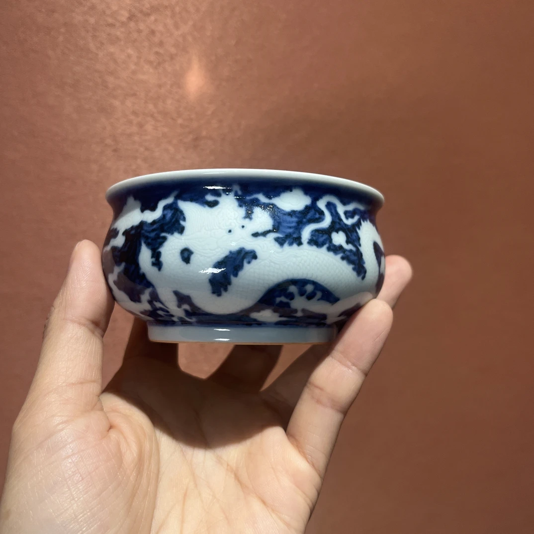 柴窑手工手绘暗刻双龙如式杯