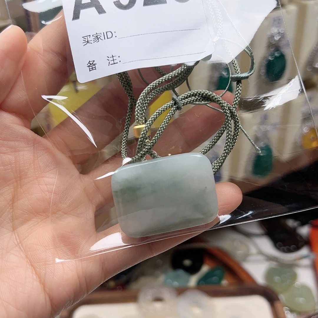 石英质玉颈饰合金席*