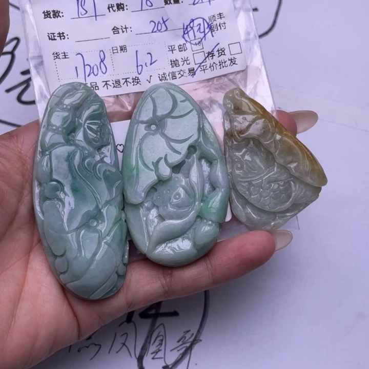 翡翠未镶嵌颈饰M****n挂件