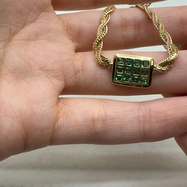 樂***颈饰未镶嵌祖母绿