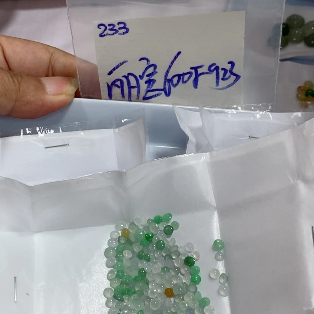 丽***吖未镶嵌定制翡翠不