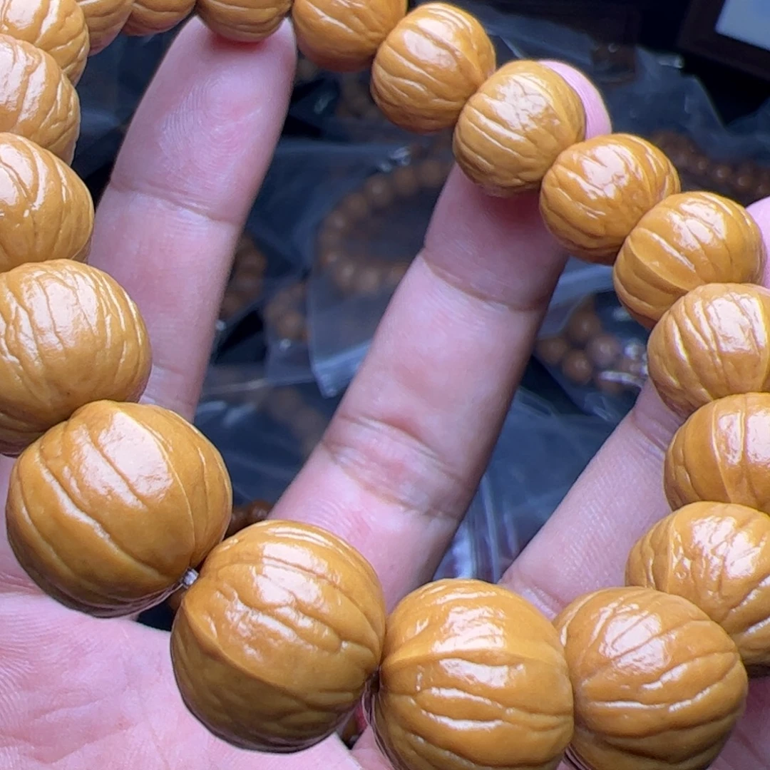 猴头核桃吊坠聊两句