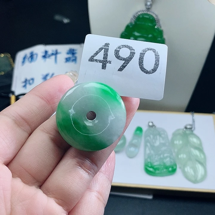 翡翠未镶嵌吊坠(赠链)
