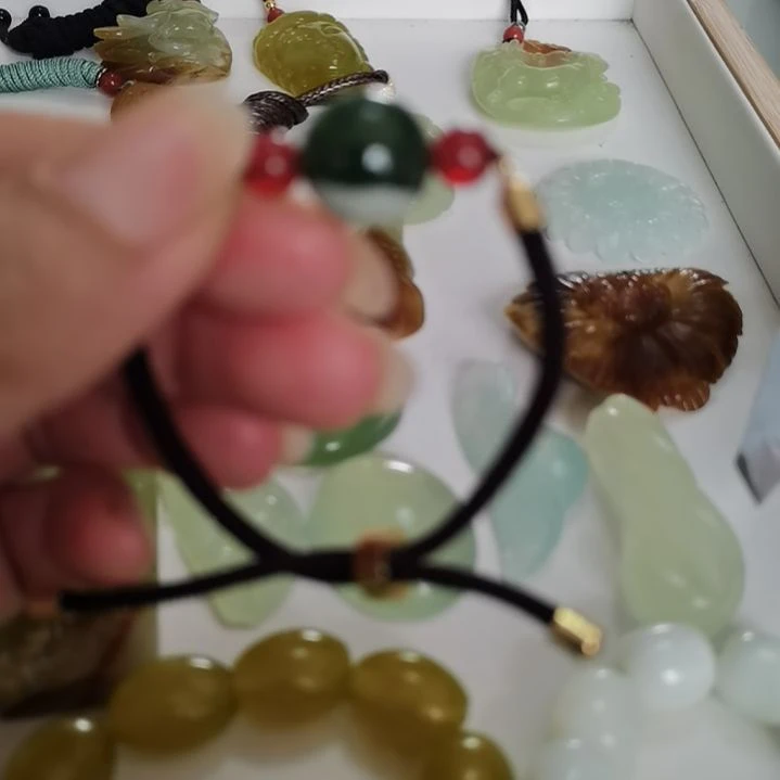 蛇纹石玉未镶嵌吊坠