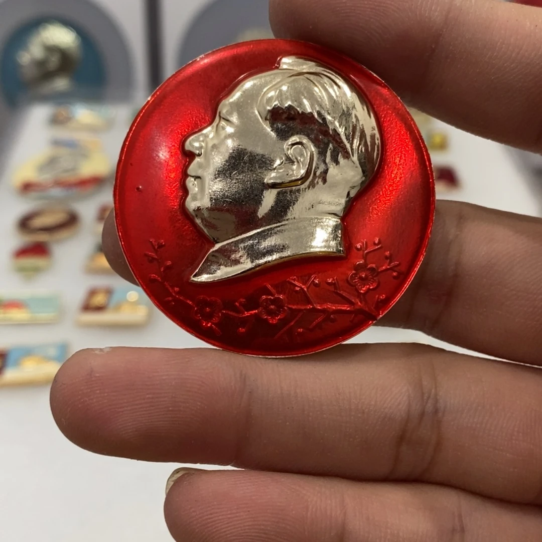 其他普通金属红色纪念章文像海政梅花