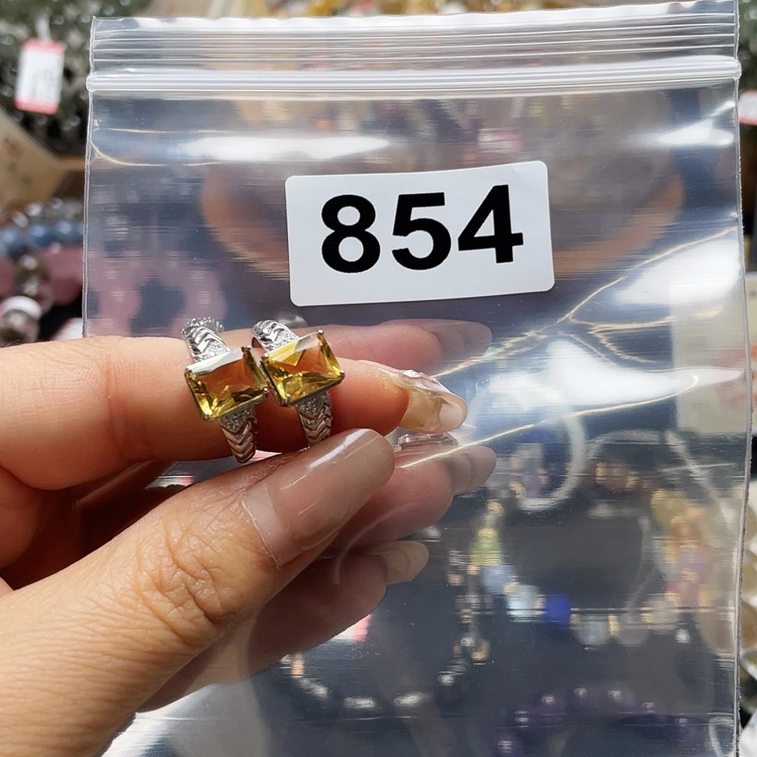 戒指854随机发一个。未镶嵌水晶