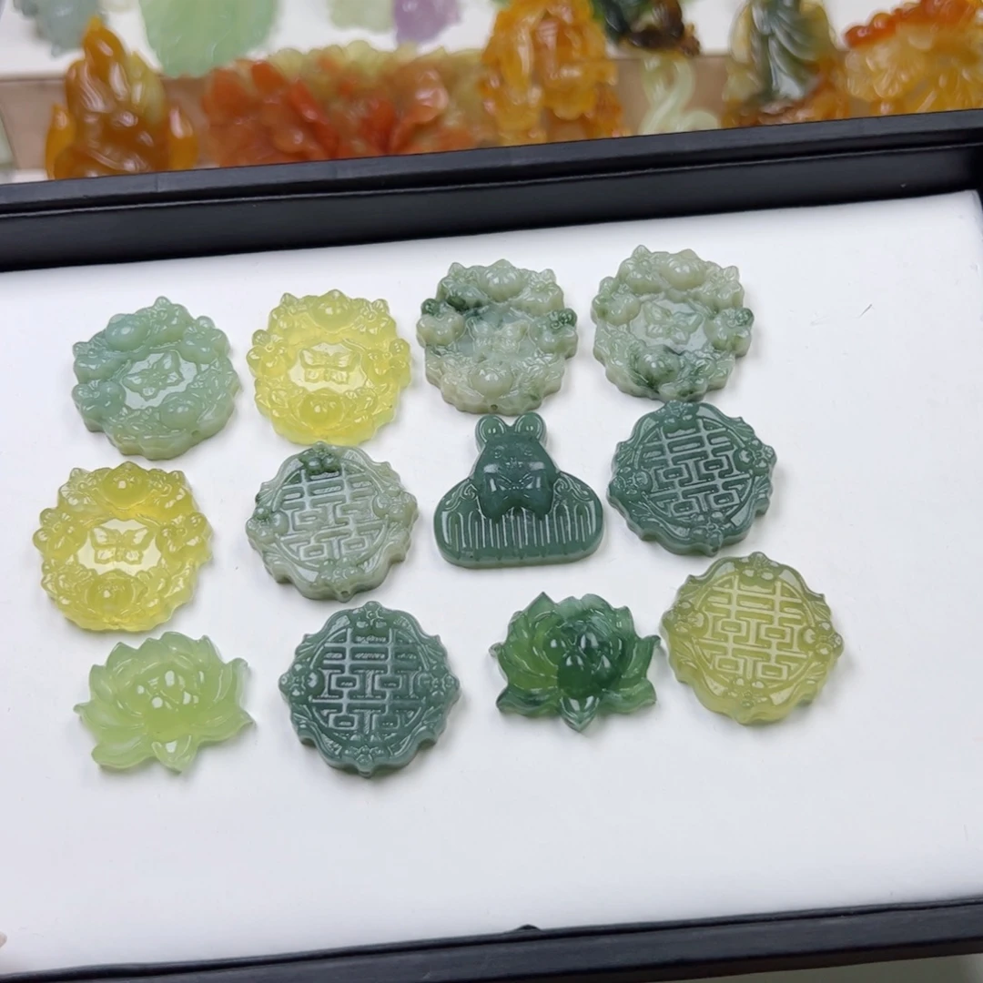 零***落未镶嵌蛇纹石玉颈饰