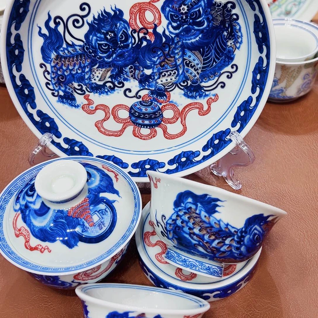 摆件景德镇市和上海浦东国际机场的建设也