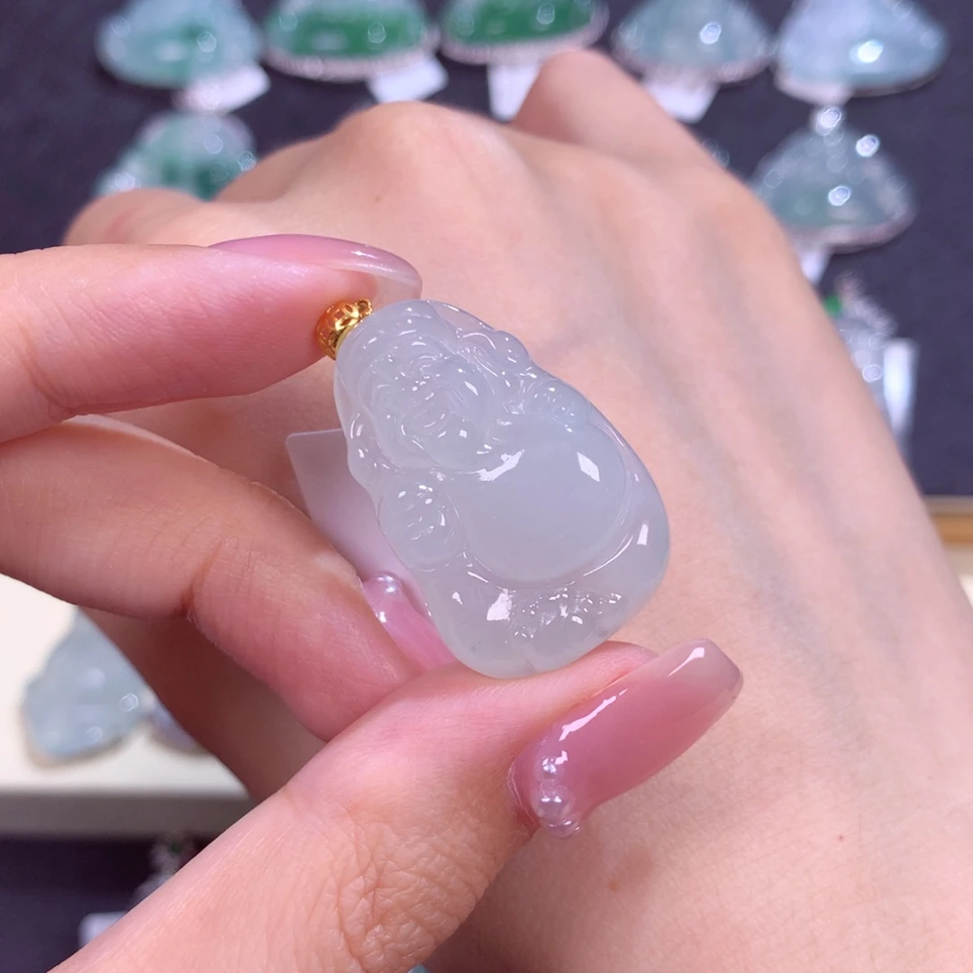 翡翠18K金镶嵌颈饰财神