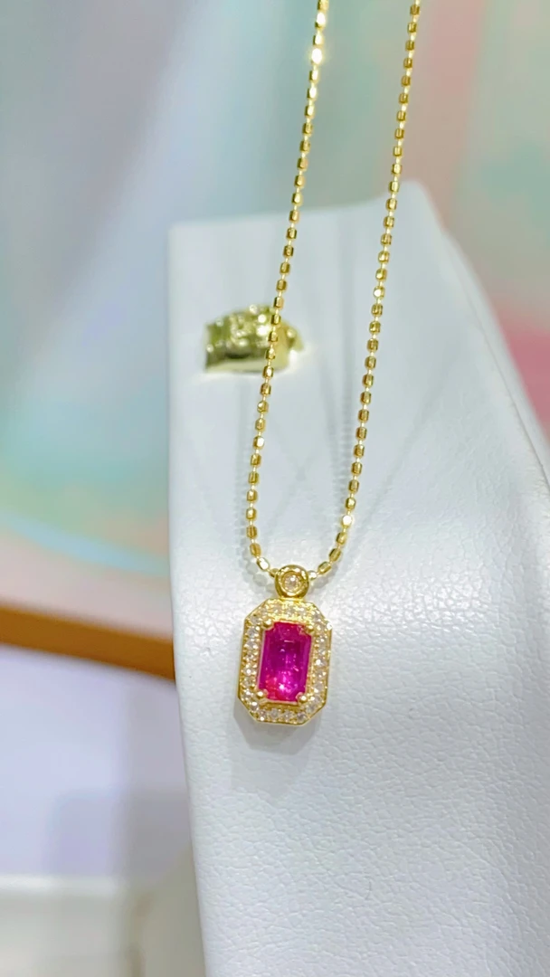 18K金镶嵌天然无烧红宝石项链香水瓶 多样性发其一