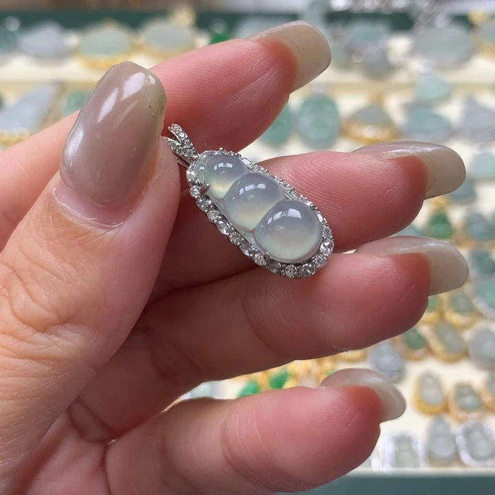 颈饰银S925镶嵌翡翠豆子