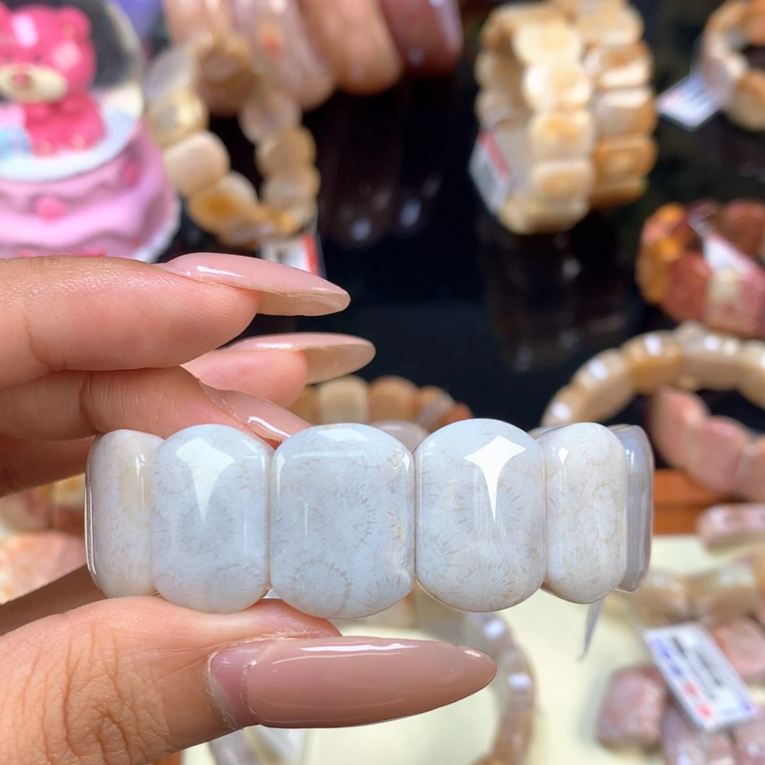 【闪购商品】颈饰未镶嵌硅化珊瑚（珊瑚玉）花****行