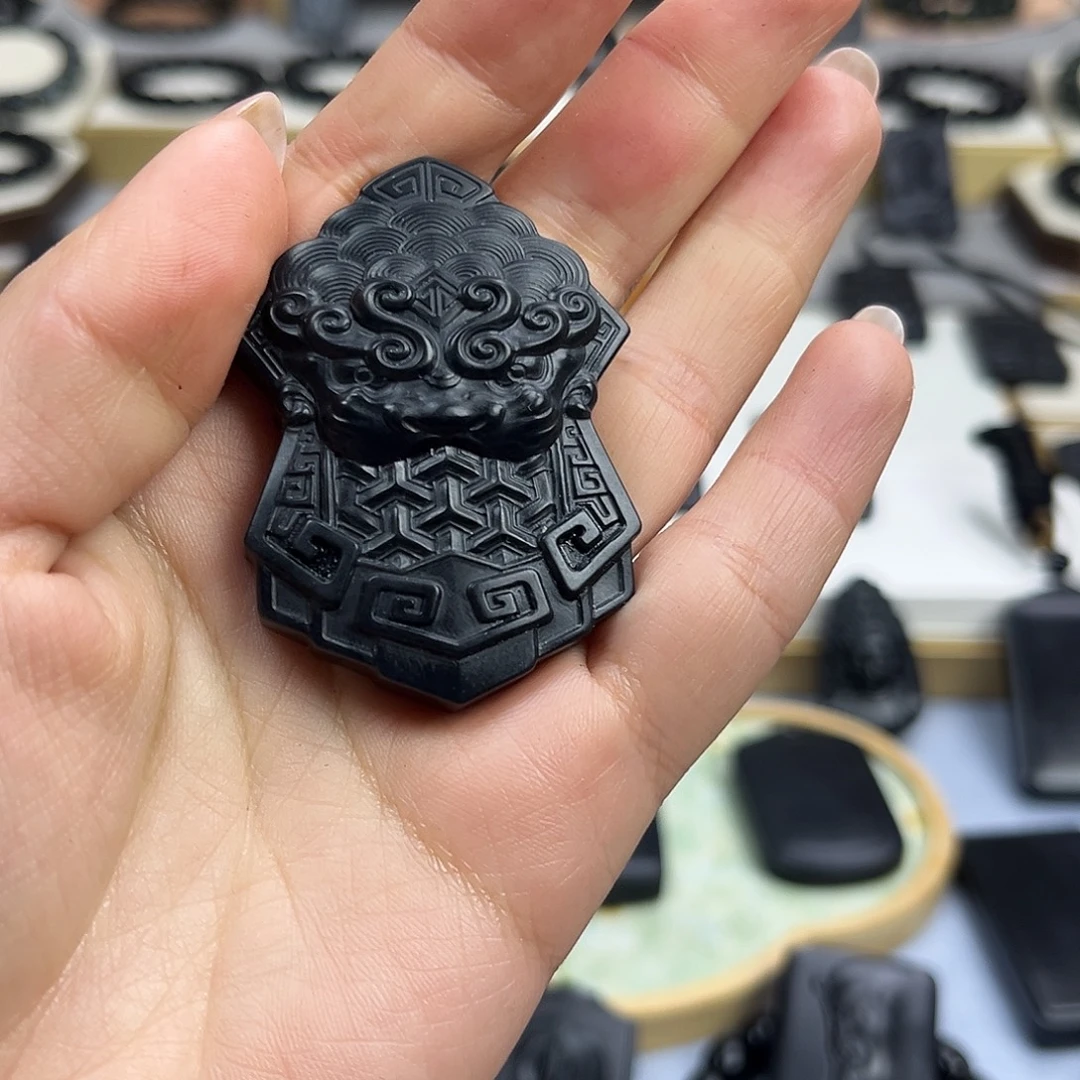 和田玉（墨玉）未镶嵌颈饰唐玄甲