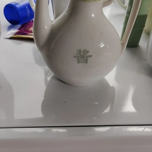 瓷片瓷片，各种摆件，沙锅，