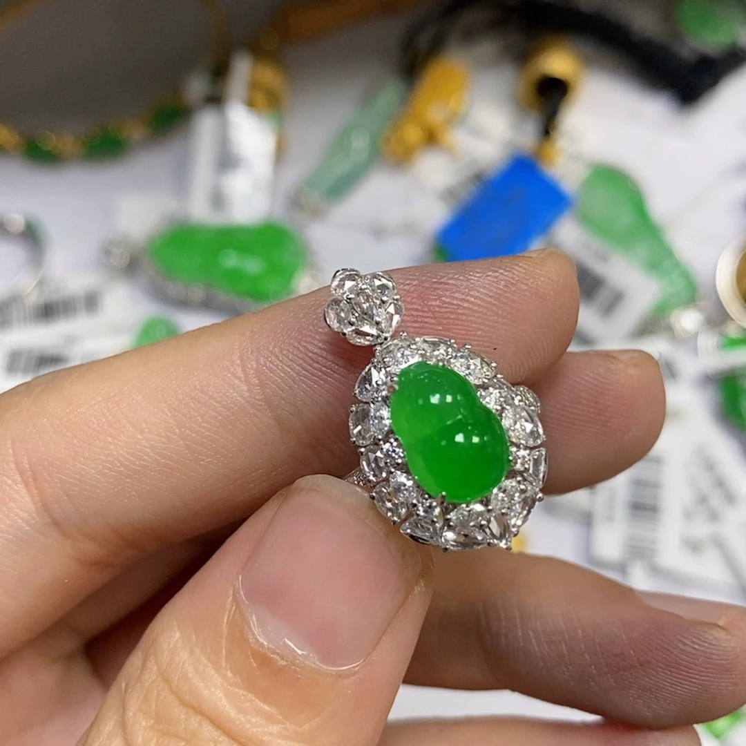 【闪购商品】18K金镶嵌戒指翡翠珠****朱戒指