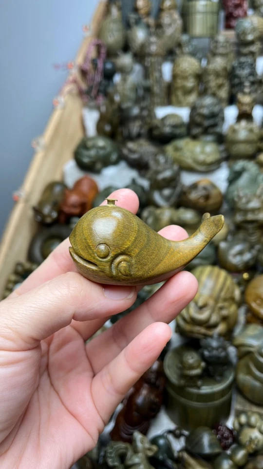 阿根廷绿檀鲸鱼香插，手把件 精挑细选