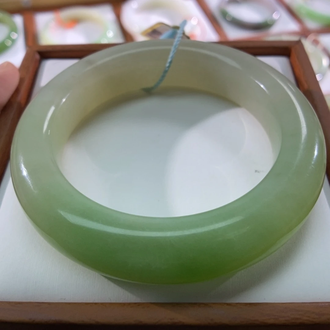 【闪购商品】未镶嵌手镯和田玉（翠青玉）