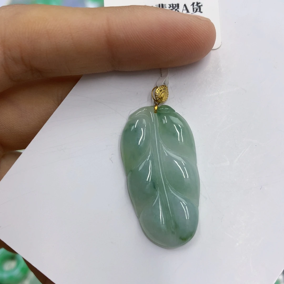 翡翠18K金镶嵌颈饰翡翠