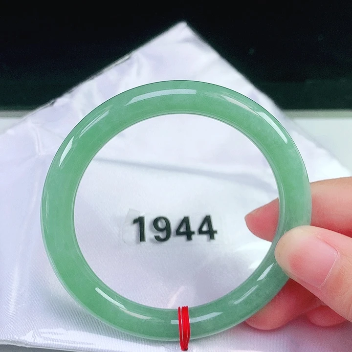 翡翠未镶嵌手镯56
