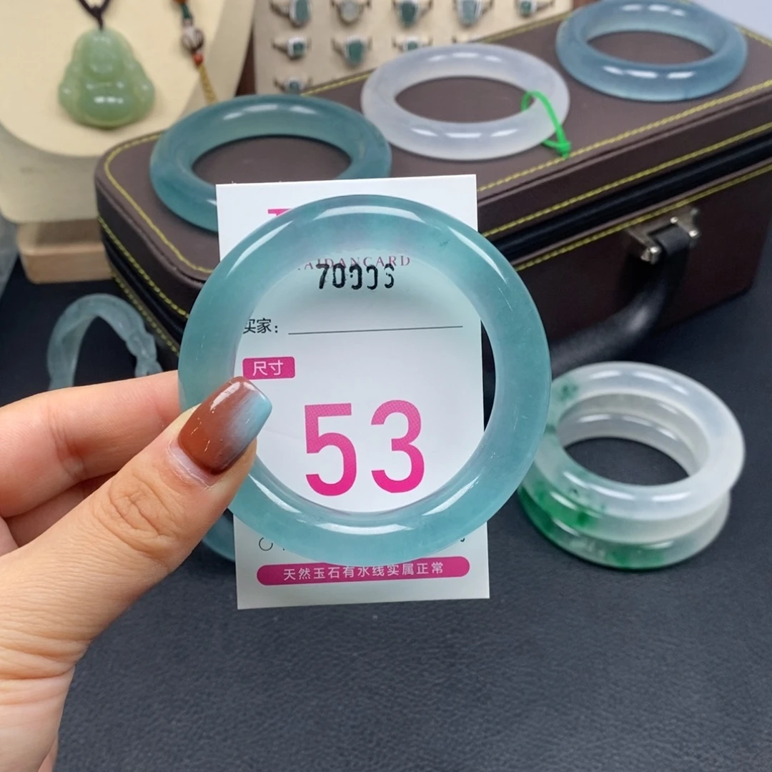 与***月石英质玉未镶嵌手镯