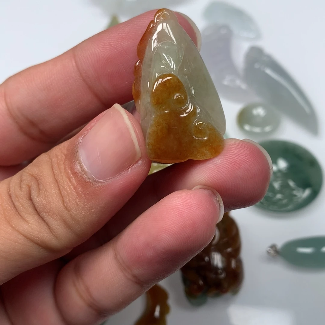 吊坠(不含链)未镶嵌翡翠