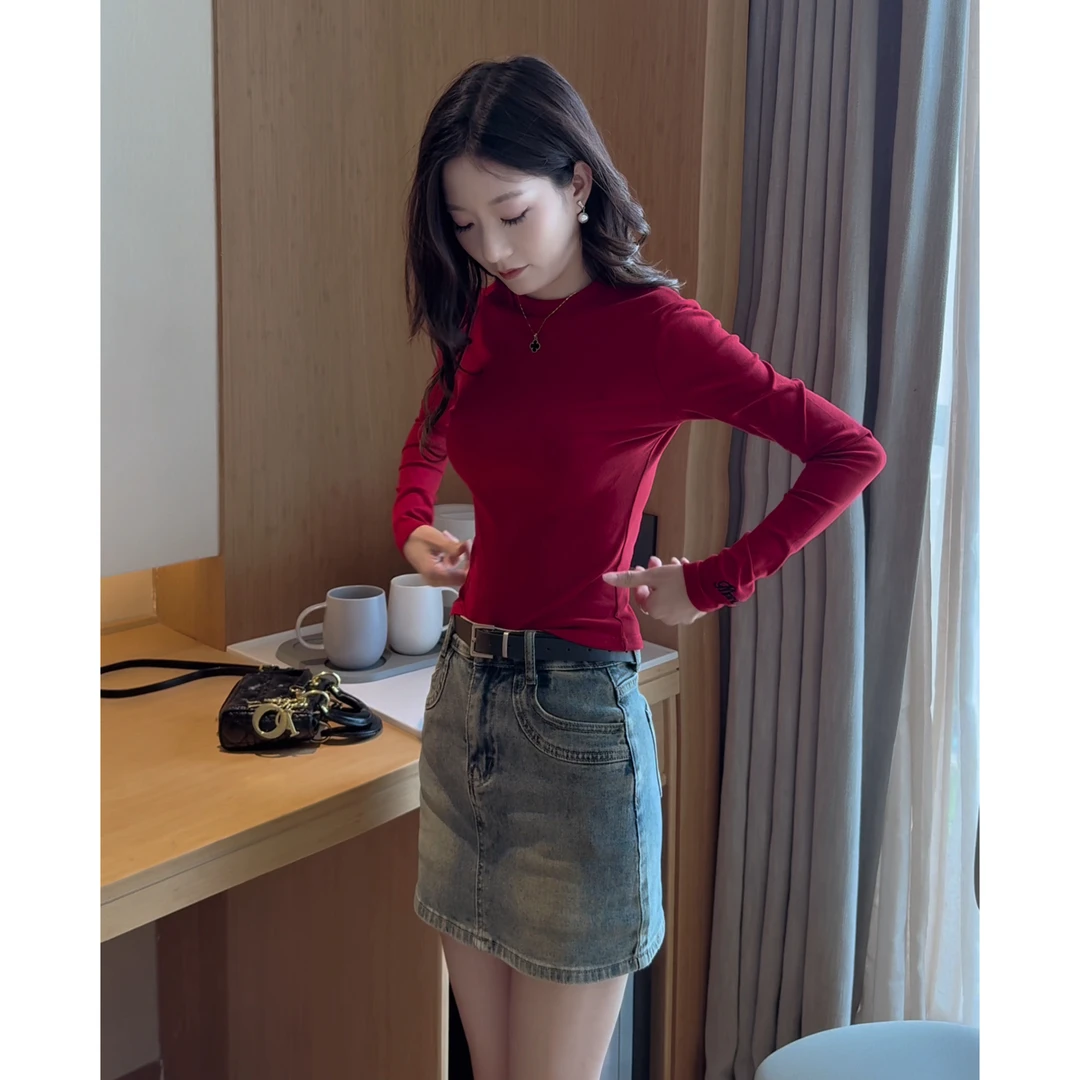 红色刺绣圆领长袖上衣女2025秋季新款美式修身打底T恤+高腰牛仔裙