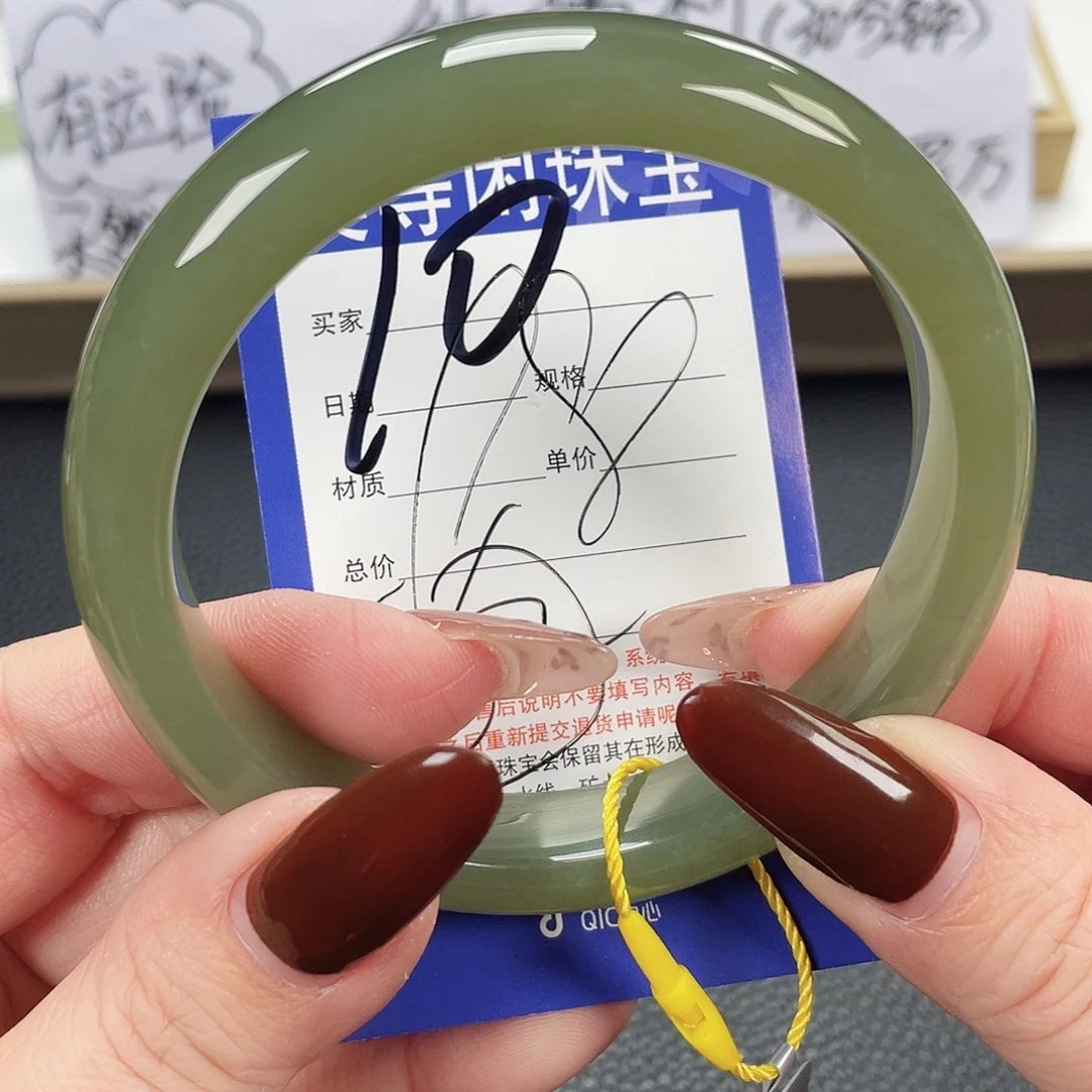 和田玉未镶嵌手镯