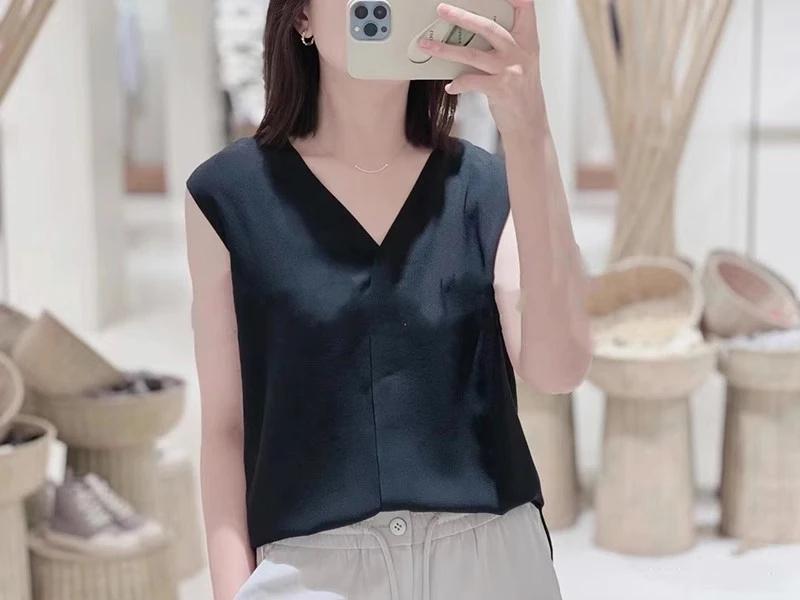 小禾同款真丝桑蚕丝鬼绉V领无袖衬衫外穿上衣马甲背心夏季洋气