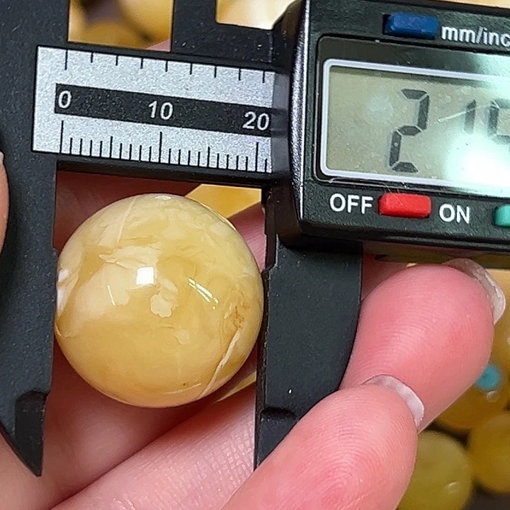 蜜蜡未镶嵌裸石微瑕208
