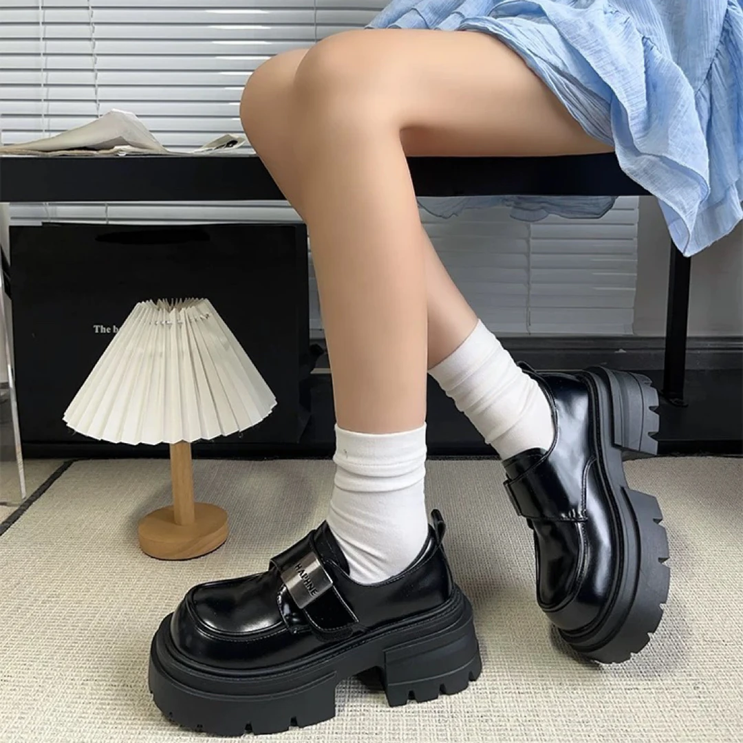 新款早秋百搭厚底粗跟增高黑色乐福鞋