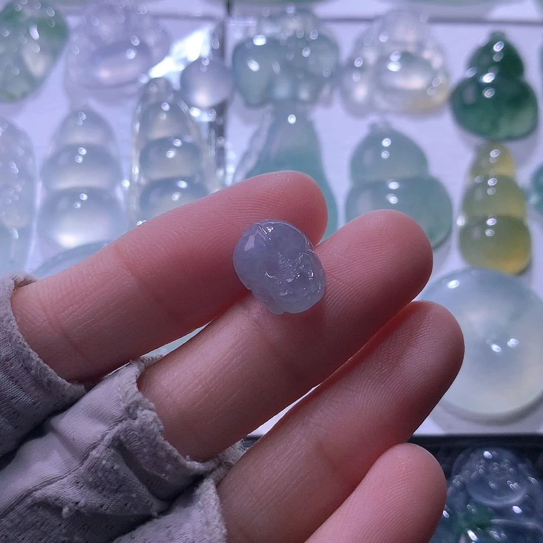 翡翠未镶嵌颈饰貔貅