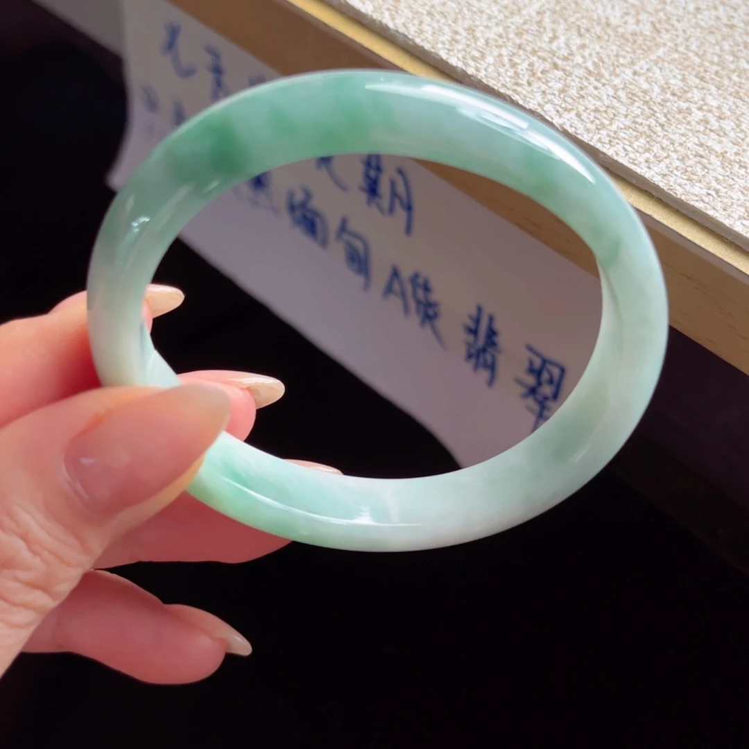 未镶嵌手镯翡翠手镯