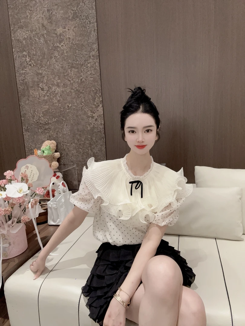 DL乐乐家【云上时光】甜美白色波点木耳边花边纯欲减龄显瘦上衣