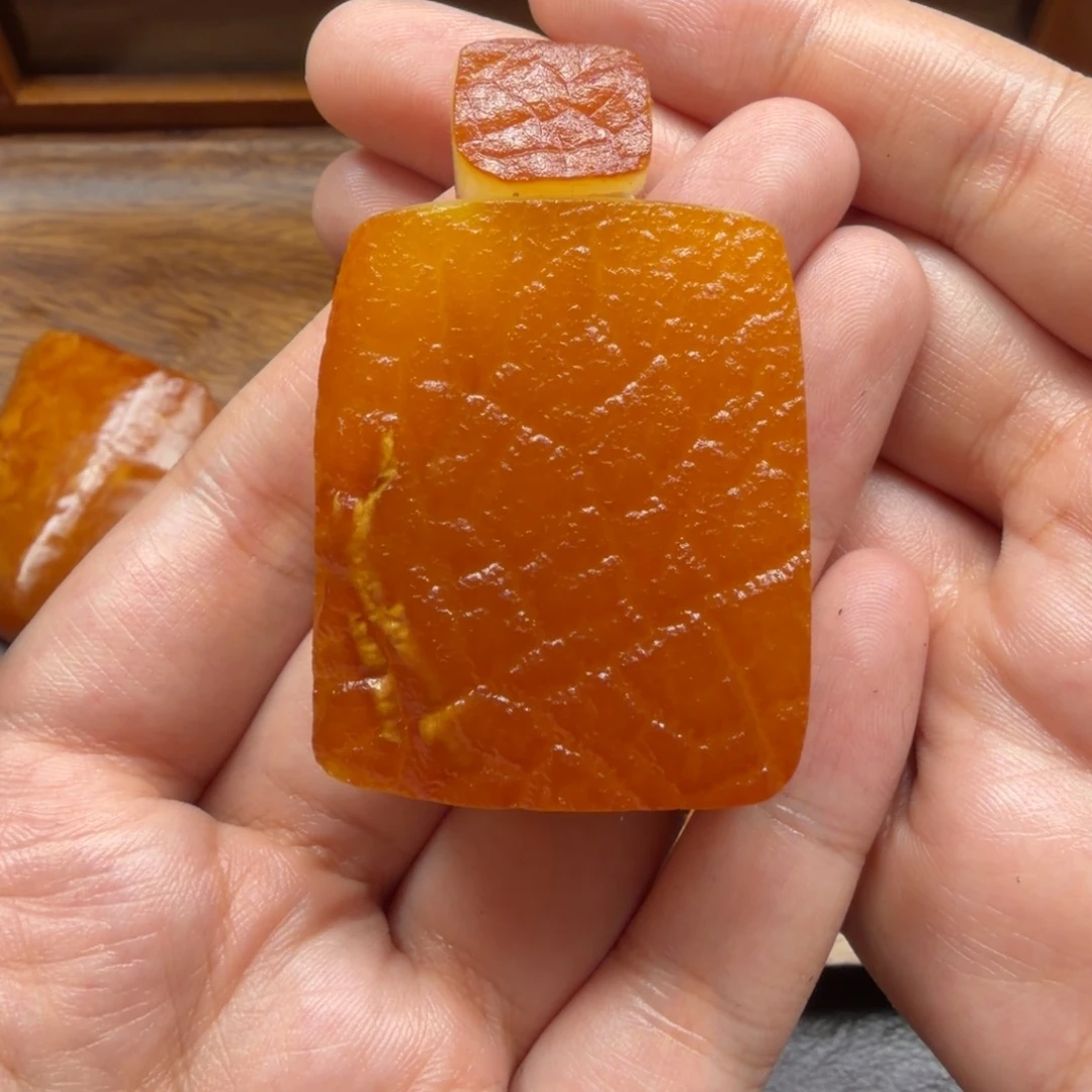 琥珀未镶嵌吊坠(赠链)