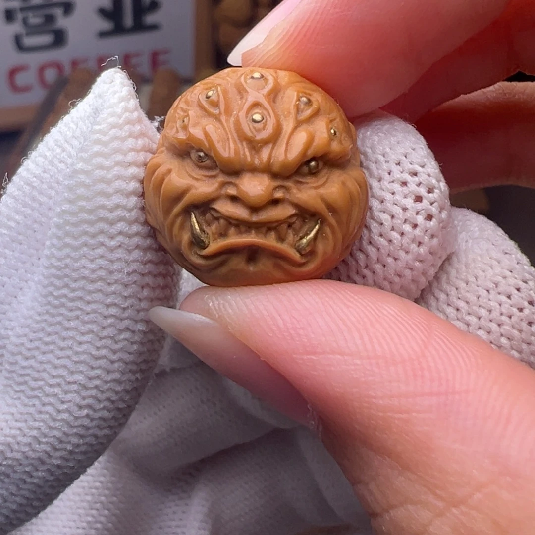 猴头核桃把件镶嵌款九目獠牙18左右尺寸全品有正常封口线