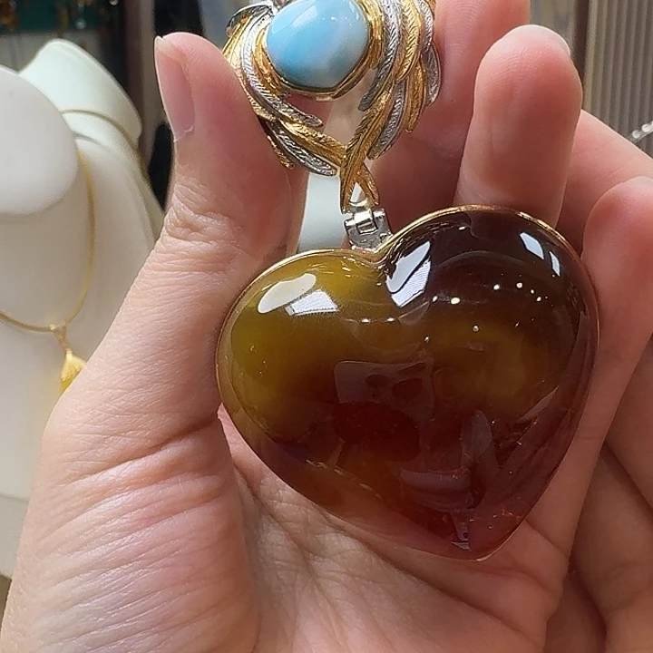 琥珀未镶嵌颈饰吊坠